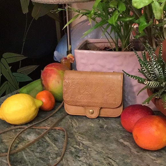 Brazilian🌟artisan made🍮tiny purse, long strap. Beautiful! - Picture 3 of 13